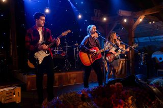 Country Hearts still 1