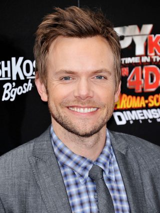 Joel McHale, photo 1 of 3