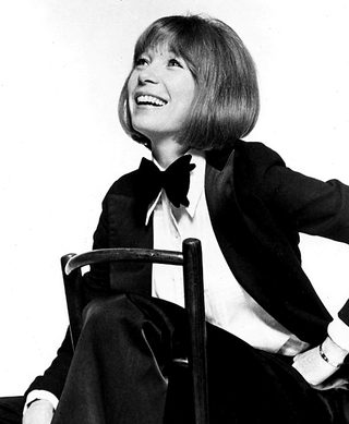 Shirley MacLaine, photo 3 of 3