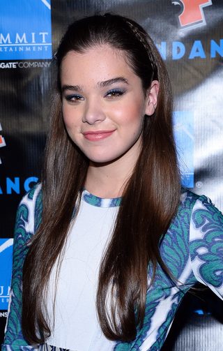 Hailee Steinfeld, photo 1 of 3