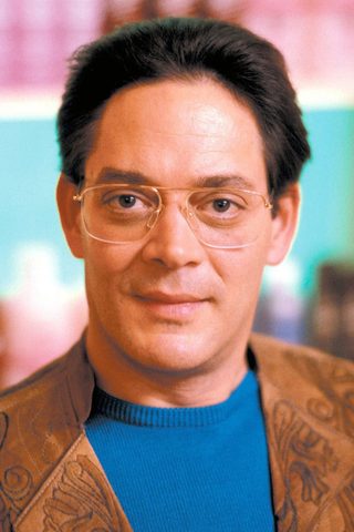 Raul Julia, photo 1 of 3