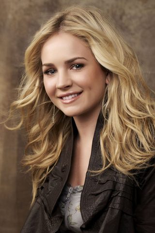 Britt Robertson, photo 3 of 3