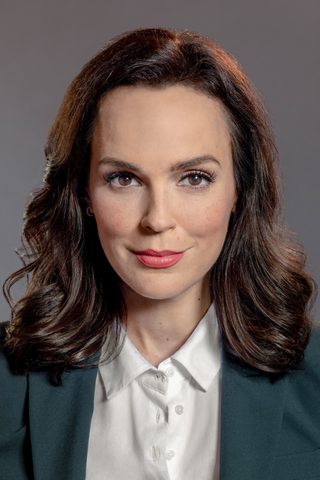 Erin Cahill, photo 1 of 3