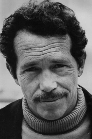 Warren Oates, photo 1 of 3