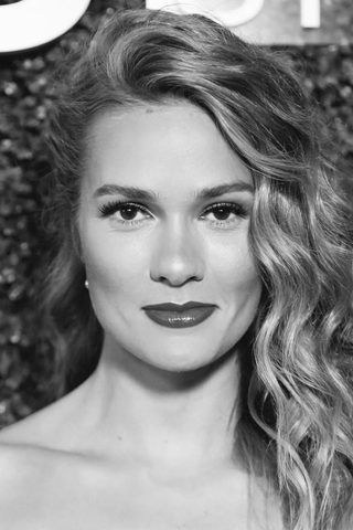Tori Anderson, photo 2 of 3