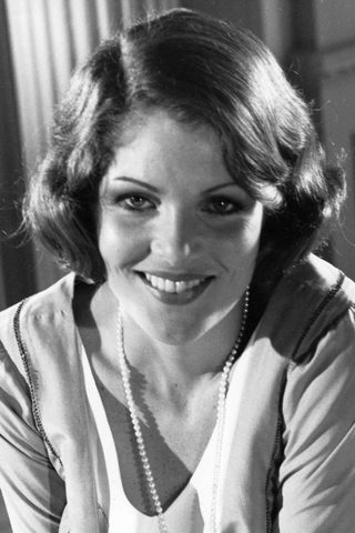 Lois Chiles, photo 2 of 3