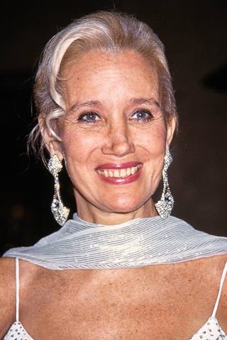 Sally Kirkland, photo 3 of 3