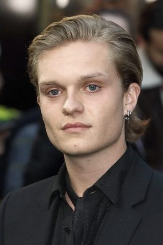 Tom Glynn-Carney, photo 1 of 3