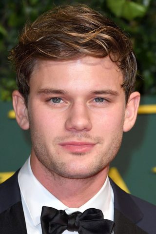Jeremy Irvine, photo 3 of 3