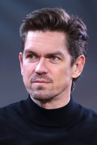 Steve Howey, photo 1 of 3