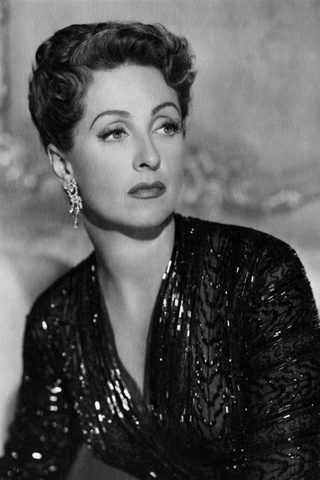 Danielle Darrieux, photo 1 of 3