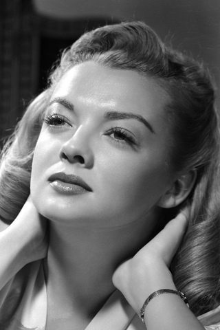 Myrna Dell, photo 2 of 3