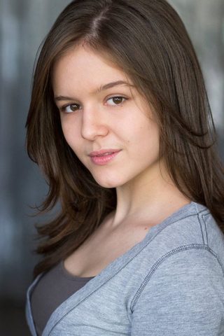 Izabela Vidovic, photo 1 of 3