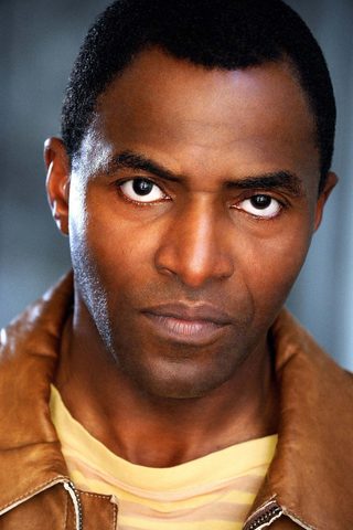 Carl Lumbly, photo 2 of 3