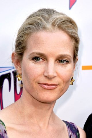 Bridget Fonda, photo 1 of 3