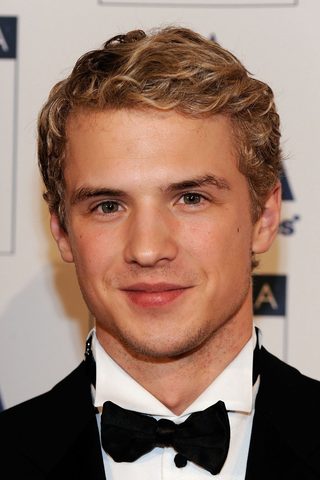 Freddie Stroma, photo 2 of 3