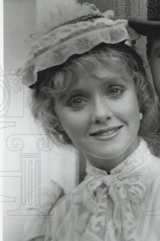 Wendy Lyon, photo 1 of 3