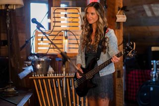 Country Hearts still 2