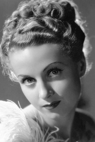 Danielle Darrieux, photo 3 of 3
