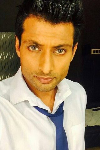 Indraneil Sengupta, photo 3 of 3