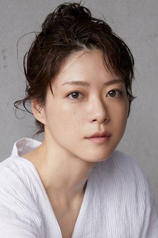 Juri Ueno, photo 2 of 3