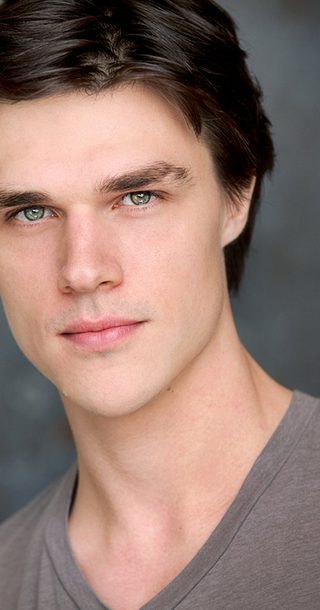 Finn Wittrock, photo 1 of 3