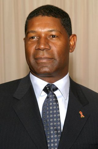 Dennis Haysbert, photo 3 of 3