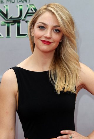 Abby Elliott, photo 2 of 3