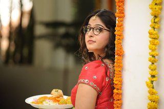 Inji Iduppazhagi still 3