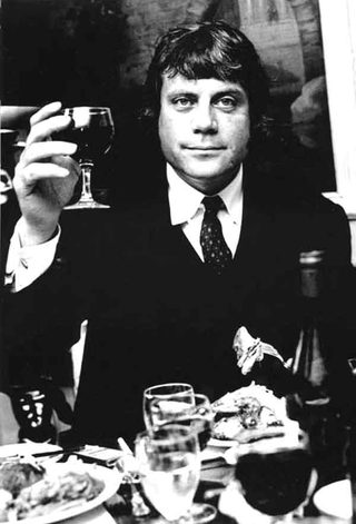 Oliver Reed, photo 1 of 3