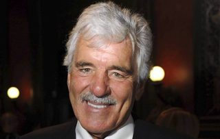 Dennis Farina, photo 1 of 3