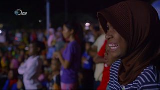 Racing Extinction still 8