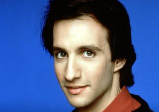 Bronson Pinchot, photo 1 of 2