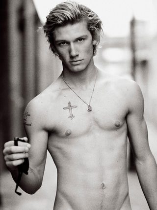 Alex Pettyfer, photo 1 of 3