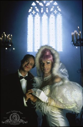 The Adventures of Priscilla, Queen of the Desert still 8