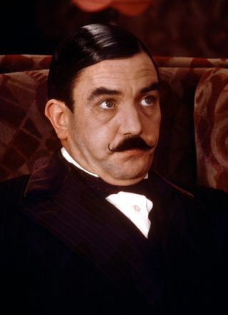 Albert Finney, photo 2 of 3