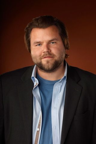 Tyler Labine, photo 2 of 3