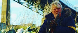 Hobo with a Shotgun still 4