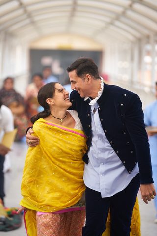 Atrangi Re still 5