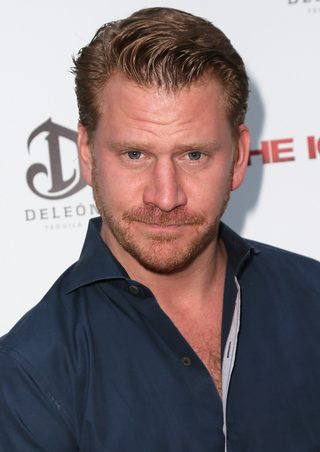Dash Mihok, photo 1 of 3