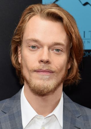 Alfie Allen, photo 1 of 3
