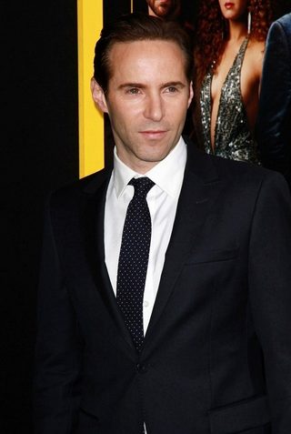 Alessandro Nivola, photo 2 of 3