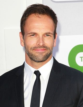 Jonny Lee Miller, photo 2 of 3