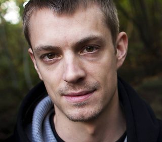 Joel Kinnaman, photo 2 of 3