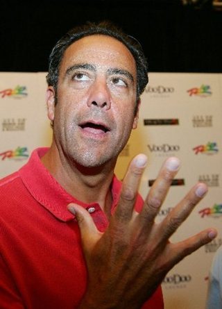 Brad Garrett, photo 2 of 3