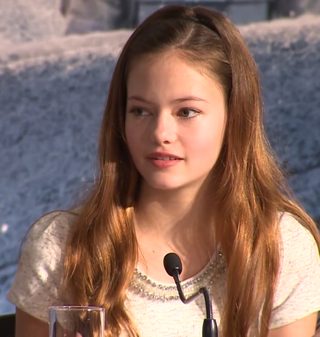 Mackenzie Foy, photo 2 of 3
