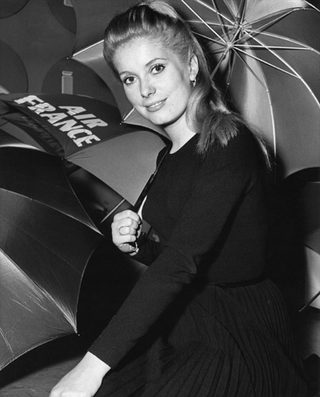 The Umbrellas of Cherbourg still 2
