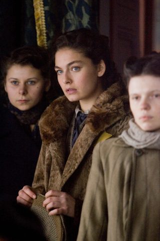 Defiance still 3