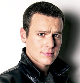 Jonathan Groff, photo 2 of 3
