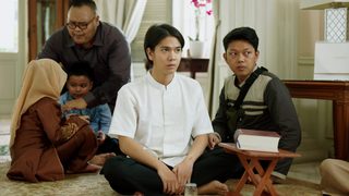 Ali & Ratu Ratu Queens still 2